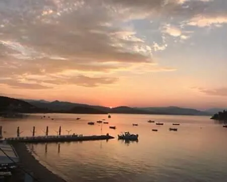διαμέρισμα μια ανάσα από την θάλασσα!! * Tolo